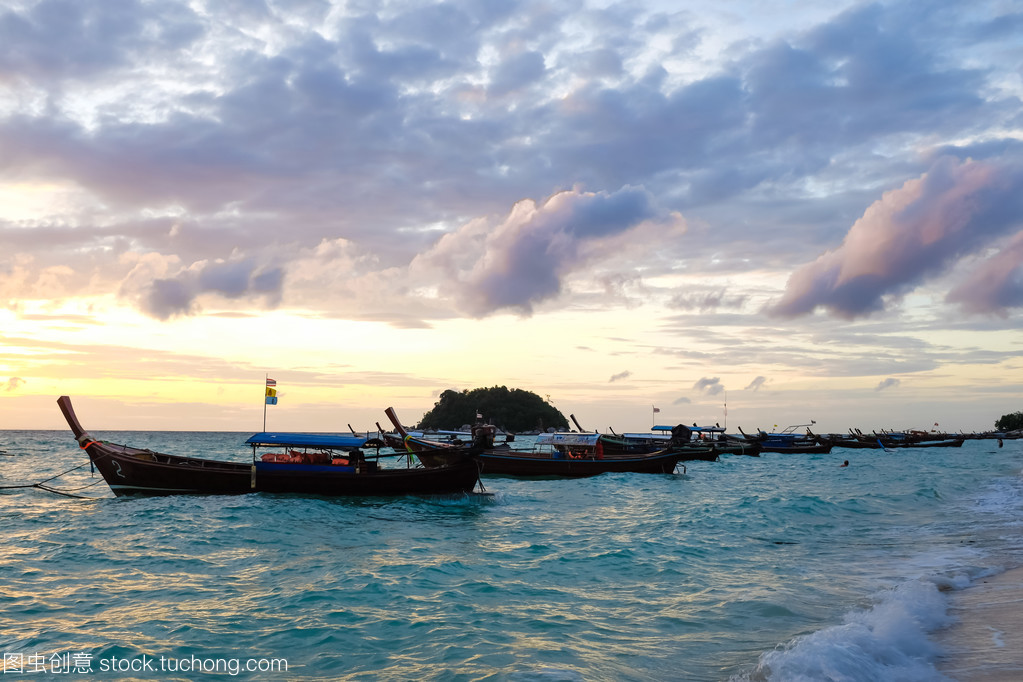 航跡交匯處 海上黎明與空中國(guó)際貨運(yùn)代理的雙重奏